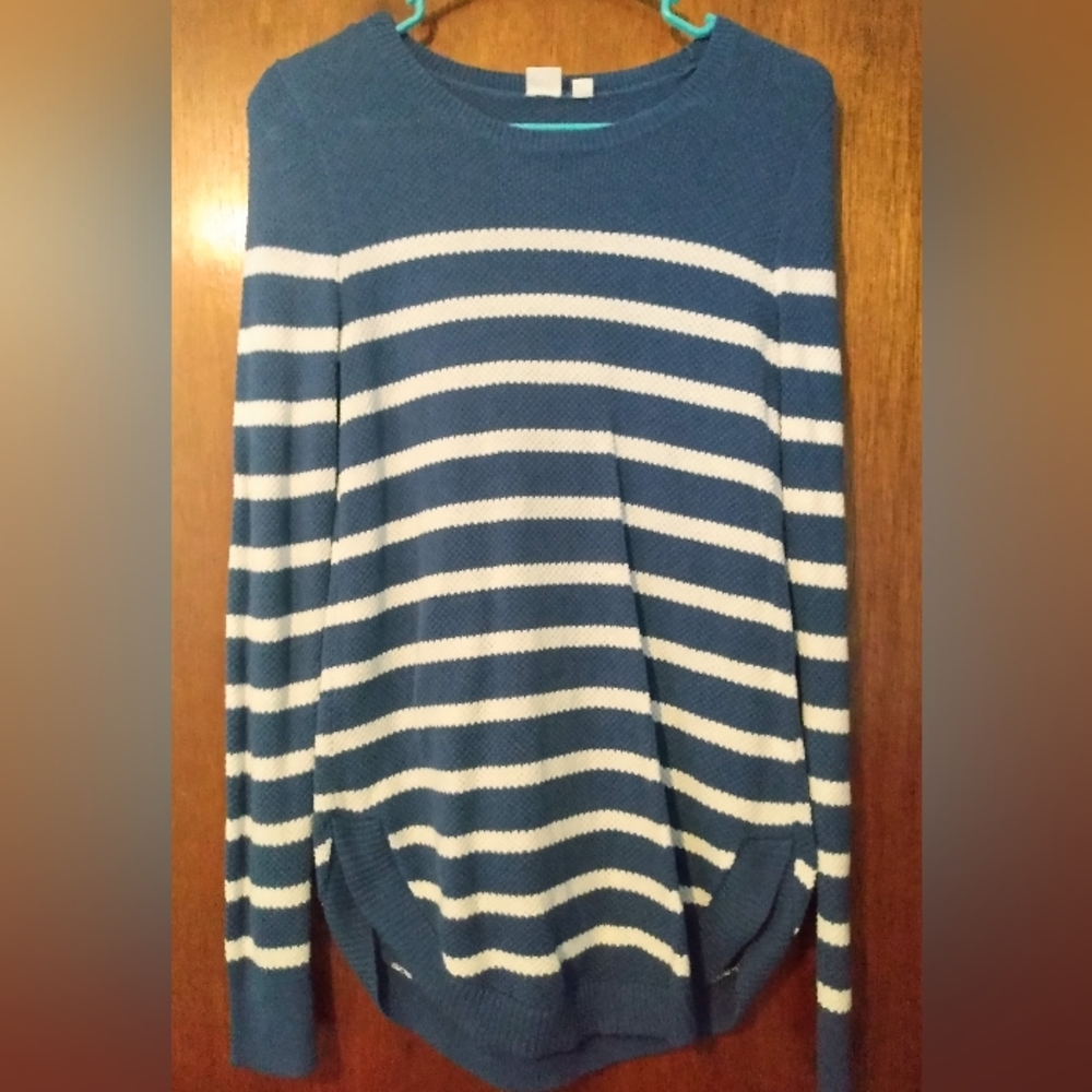 Gap Women's Knitted Blue and White Striped Sweater Size XS